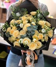 Букет птица счастья в Поселок имени Куйбышева Букет цветов из: Розы и Лизиантусы в Поселок имени Куйбышева