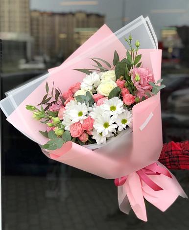 Букет цветов из: Розы, Лизиантусы и Хризантемы в Поселок имени Куйбышева